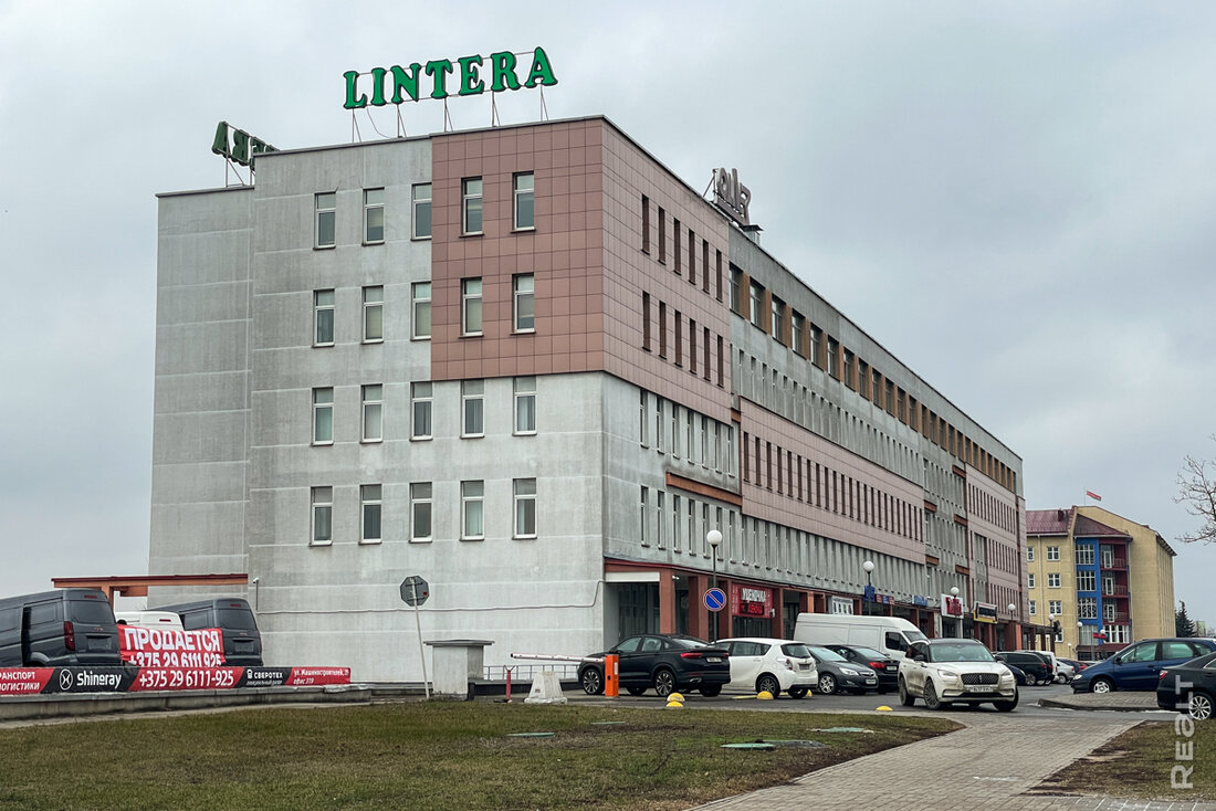Плита — в два раза дешевле. Сходили в еще один магазин уцененки (там много крупной бытовой техники)