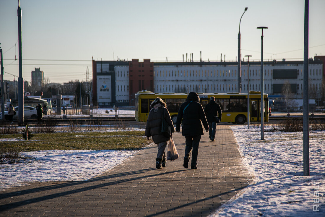 «Квартиры тут продаются быстро». Как живут в панельках возле новой станции метро «Слуцкий гостинец»