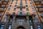 ‎Сейчас так уже не строят. Как живется в самом известном доме на площади Якуба Коласа