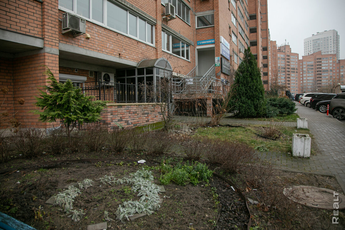 «Самая болевая точка — парковка». Как живется в «воротах Минска» в Уручье