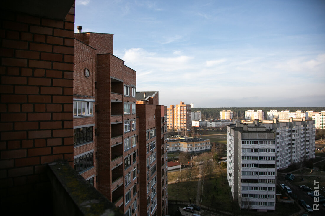 «Самая болевая точка — парковка». Как живется в «воротах Минска» в Уручье