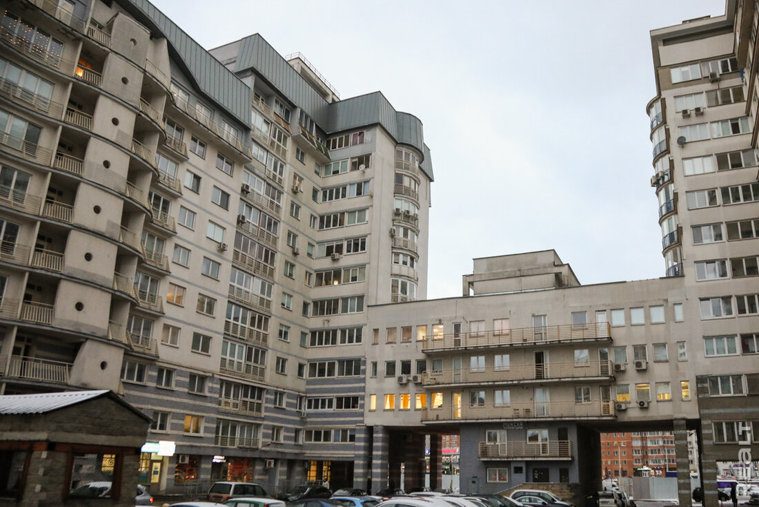 «Самая болевая точка — парковка». Как живется в «воротах Минска» в Уручье