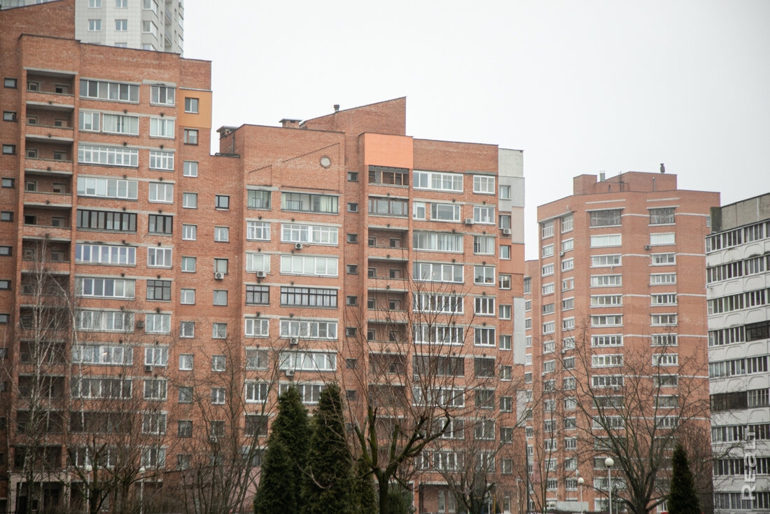 «Самая болевая точка — парковка». Как живется в «воротах Минска» в Уручье