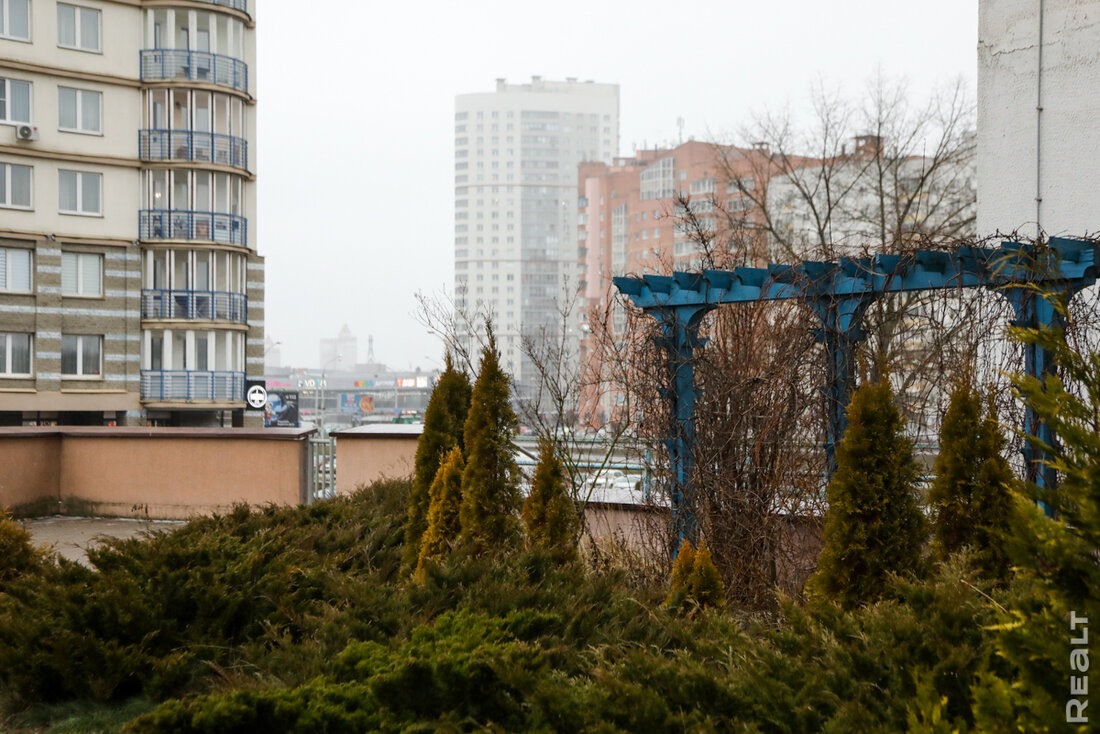 «Самая болевая точка — парковка». Как живется в «воротах Минска» в Уручье