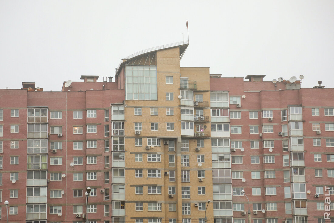 «Самая болевая точка — парковка». Как живется в «воротах Минска» в Уручье