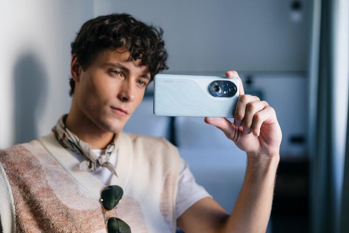 ФОТО: Пришли, чтобы «порвать» рынок? Знакомимся со смартфонами HONOR 200 и HONOR 200 Pro