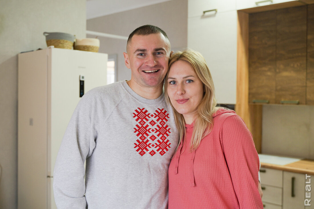 Белорусы построили дом из пенопласта — и очень довольны. Побывали у них в гостях