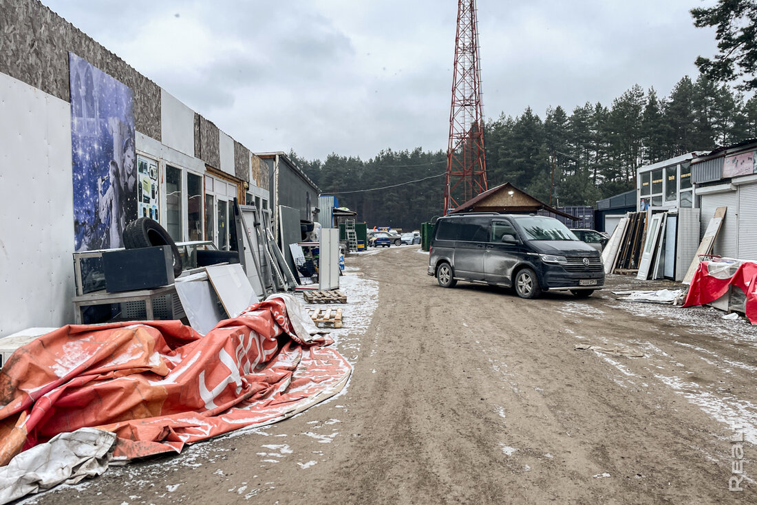 Холодильник дешевле на полторы тысячи. Сходили в магазин уцененной техники, который вас удивит