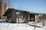 Минчанин построил дом в деревне по-фински: теплый, с сауной и печкой. Побывали у него в гостях