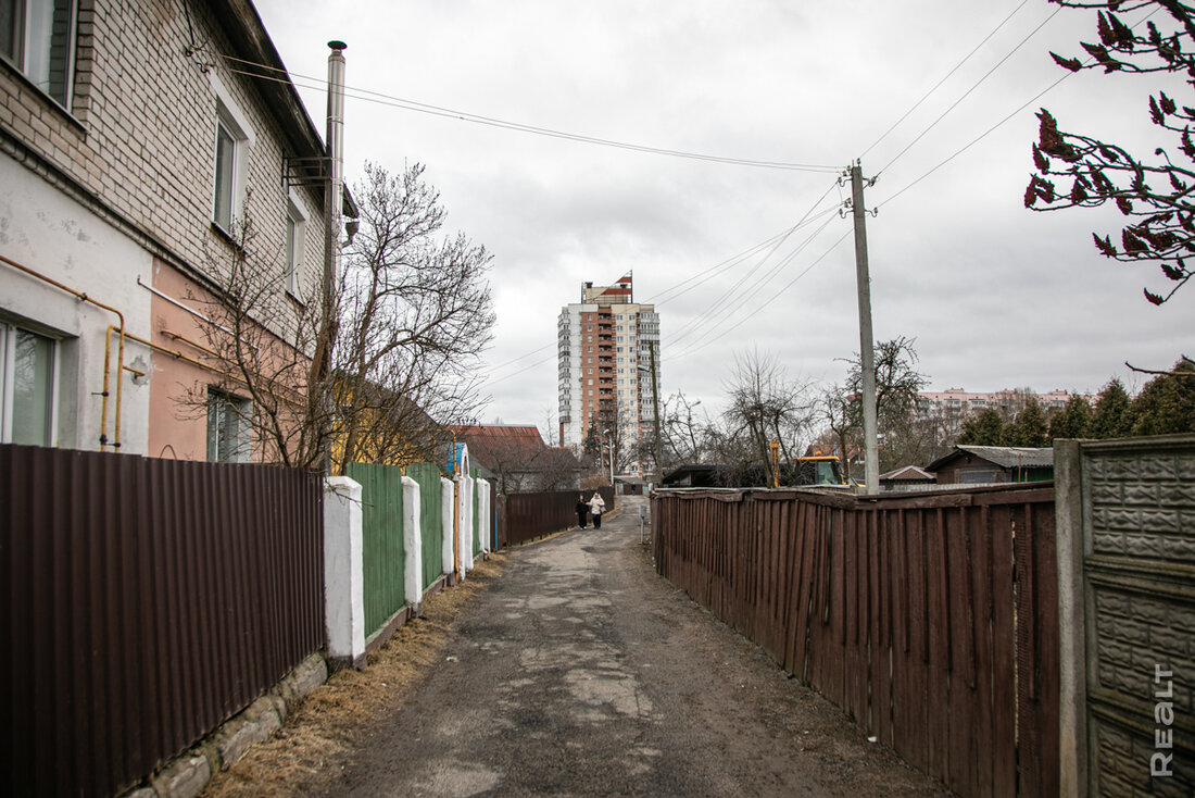 «У нас тут почти курорт». Как живут в частном секторе у Свислочи, который решили снести