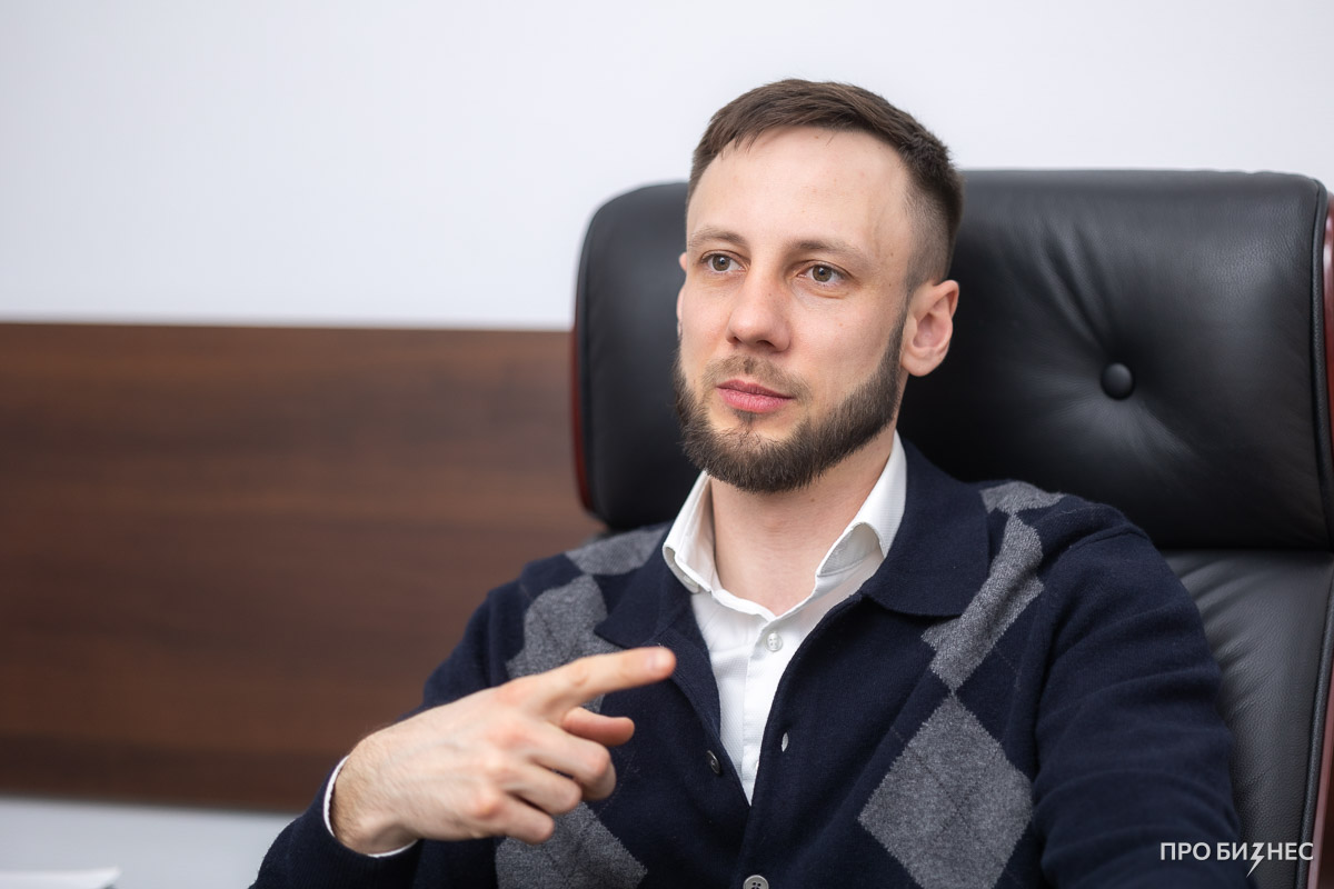 «Боялся, что снова стану нищим». Парень ушел из армии, продавал видеонаблюдение, а потом создал успешный бизнес
