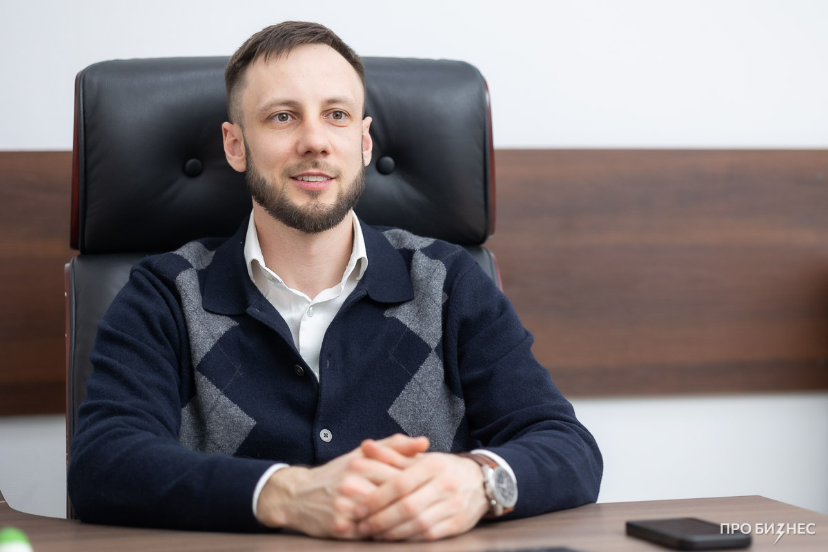 «Боялся, что снова стану нищим». Парень ушел из армии, продавал видеонаблюдение, а потом создал успешный бизнес