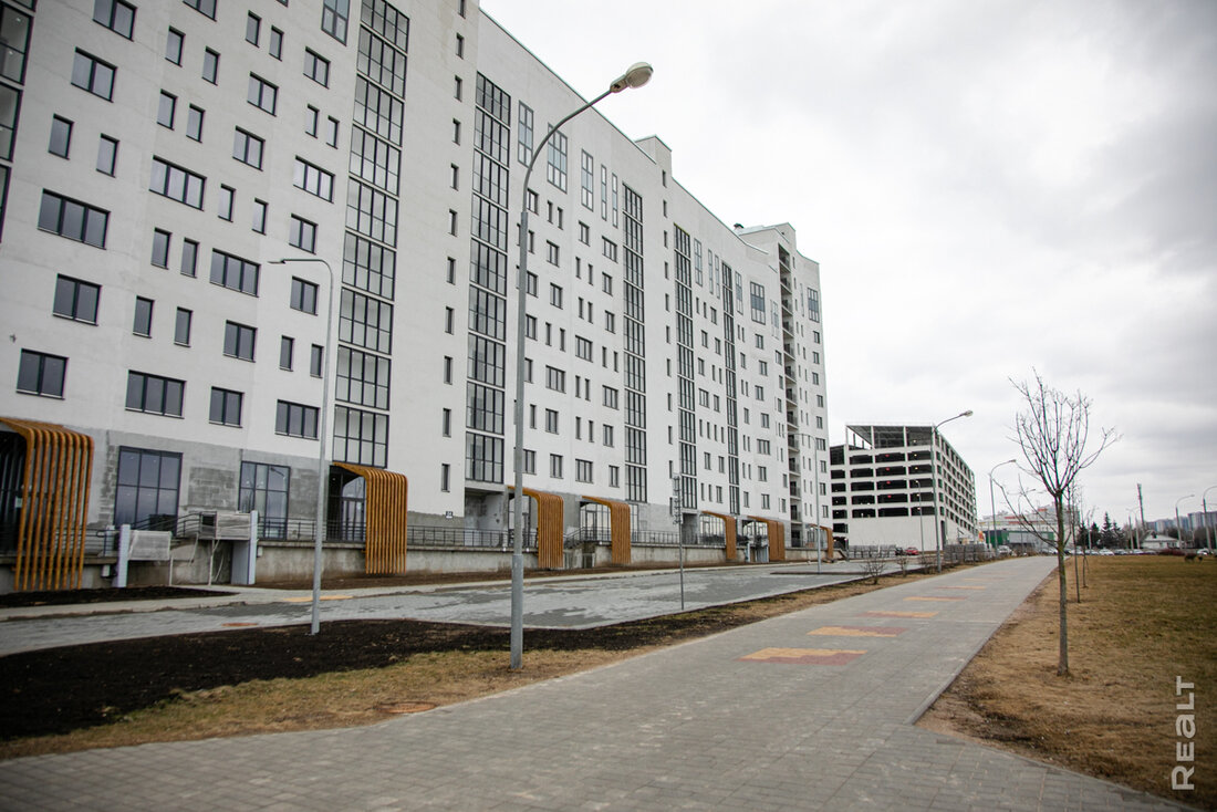 В Лошице сдали монолитный дом. Посмотрели, почем в нем продают квартиры