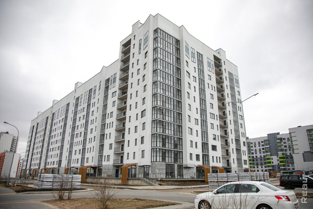 В Лошице сдали монолитный дом. Посмотрели, почем в нем продают квартиры
