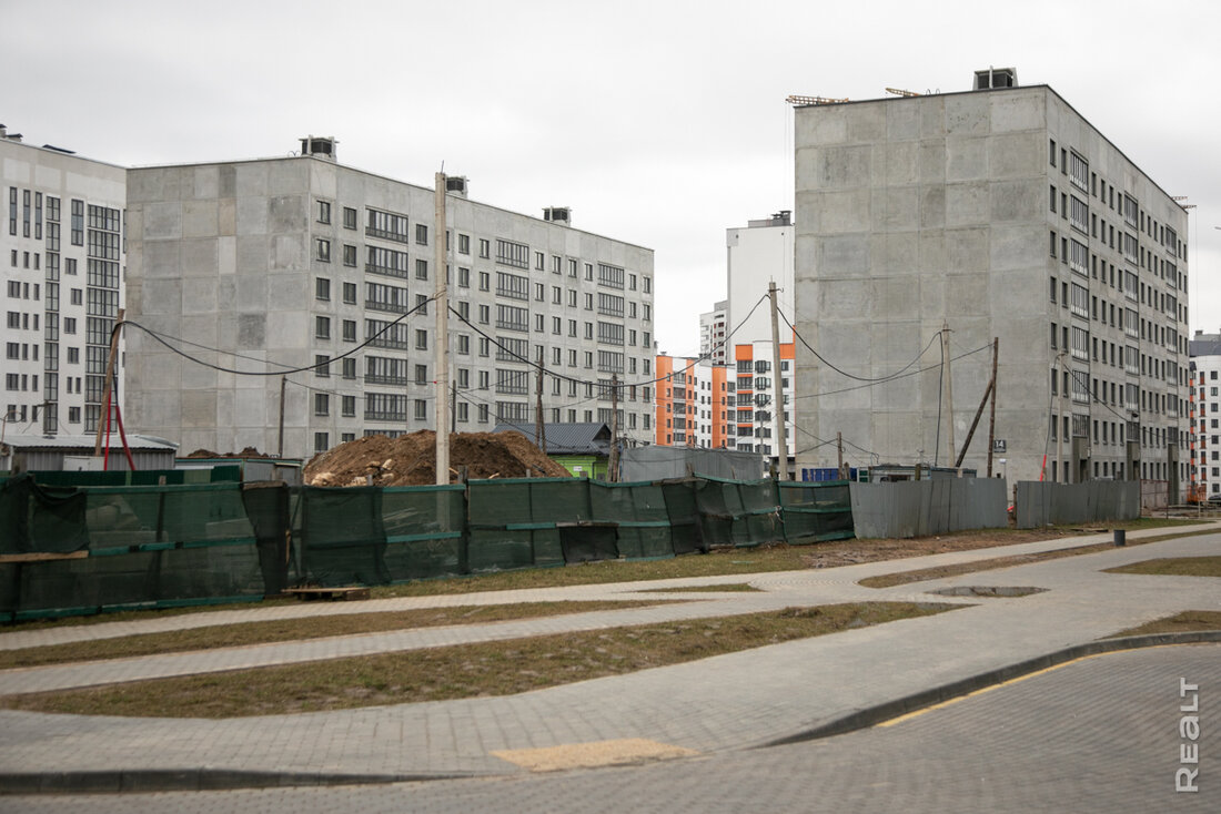 В Лошице сдали монолитный дом. Посмотрели, почем в нем продают квартиры