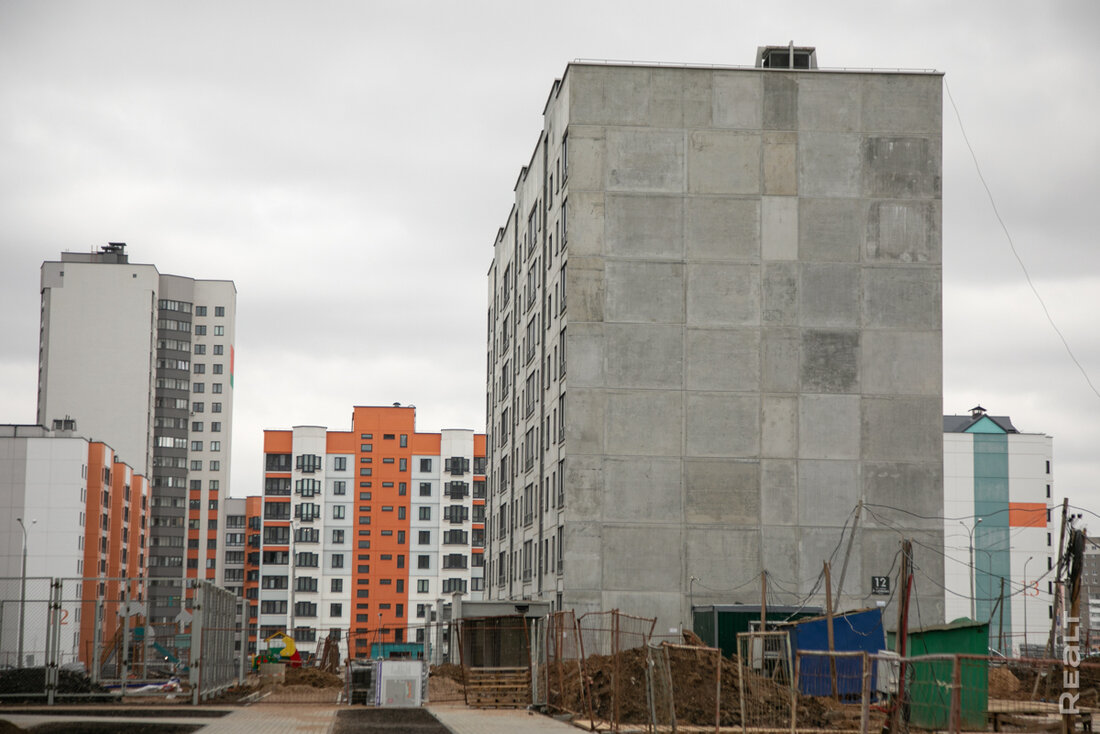 В Лошице сдали монолитный дом. Посмотрели, почем в нем продают квартиры