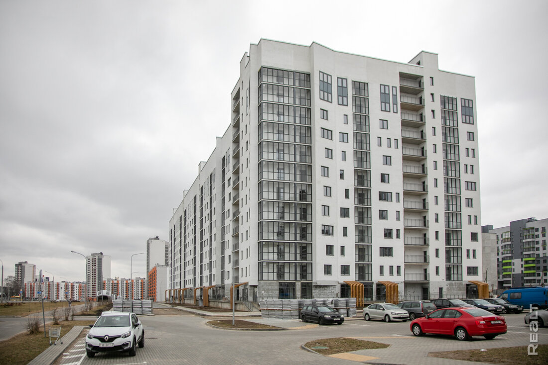 В Лошице сдали монолитный дом. Посмотрели, почем в нем продают квартиры