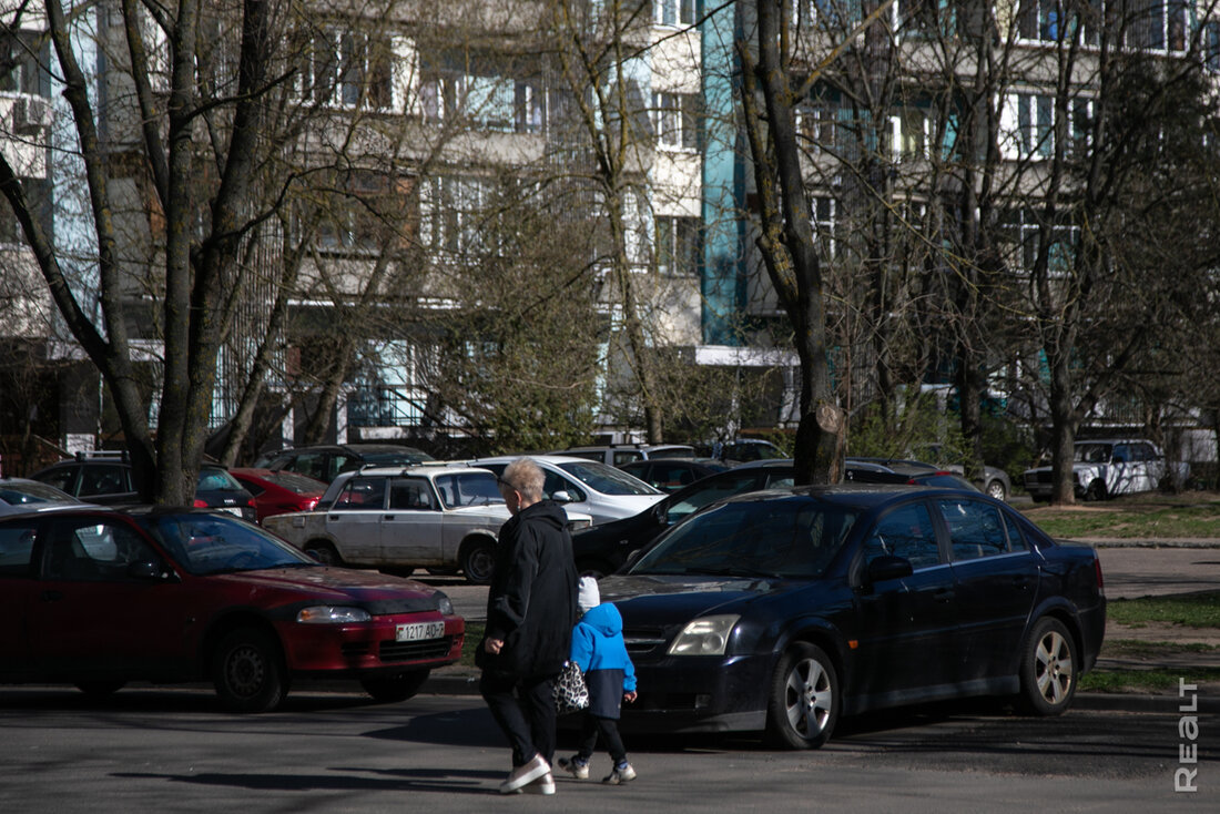 «Ни за что отсюда не перееду». Как живется в «долларе» и «центе» – элитных домах 70-х в Минске