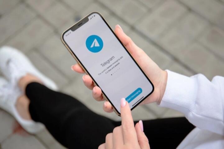 ФОТО: Grok от Илона Маска в Telegram: Дуров анонсировал интеграцию, Маск опроверг; а Meta запускает виртуальных друзей. Новости мирового бизнеса за май 2025 года