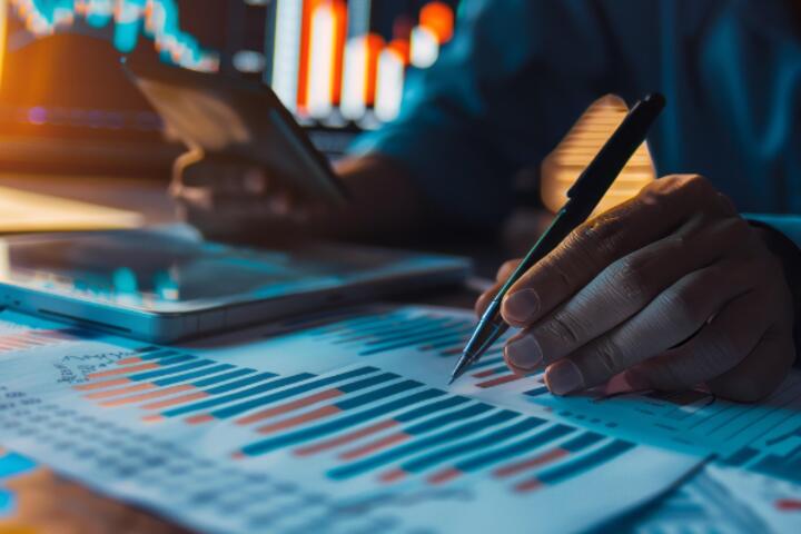 ФОТО: Задолженность компаний по кредитам выросла на 11%, а физлиц — на 24%. Кто в Беларуси живет в долг