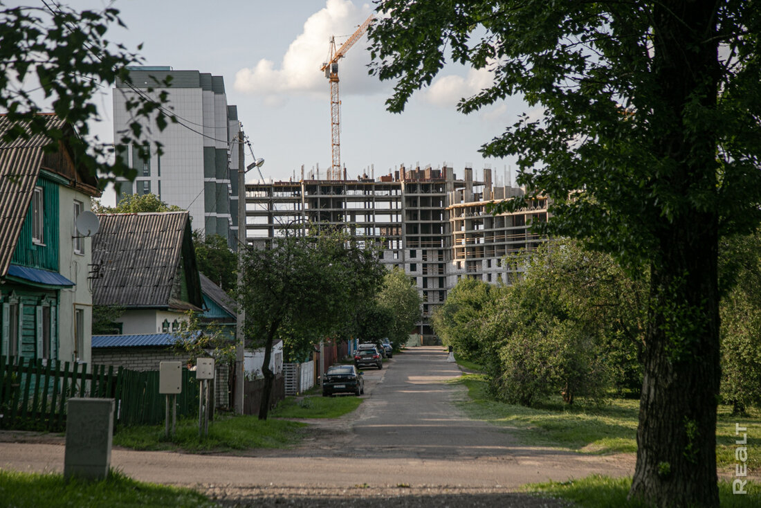 Почти все квартиры тут уже разобрали. Посмотрели, как строится ЖК, который чуть не стал проблемным