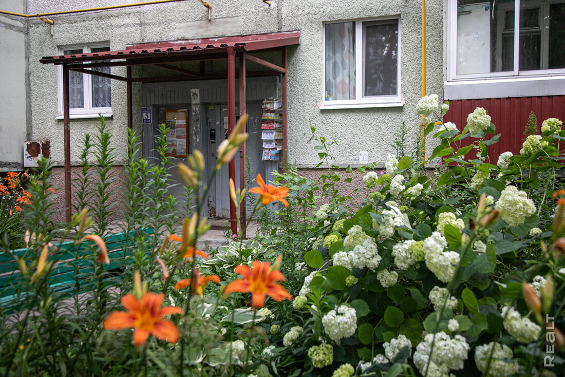 «За стенкой кто-то чихнул – ты услышал». Как живется в советских пятиэтажках в Серебрянке-1