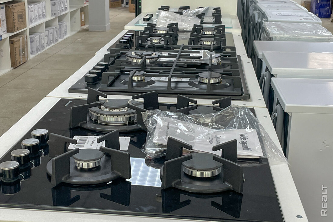 Из-за мятой упаковки — минус почти две тысячи на Dyson. Сходили в новый магазин уцененной техники
