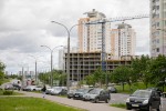 Недалеко от метро «Малиновка» строят необычный жилой дом. Показываем, что уже сделано