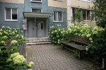 «За стенкой кто-то чихнул – ты услышал». Как живется в советских пятиэтажках в Серебрянке-1