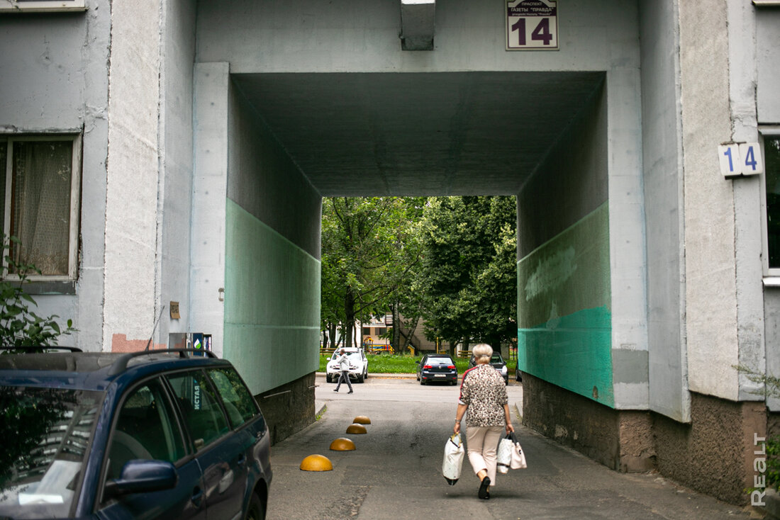 «Здесь будто находишься на природе, а не в городе». Как живется в панельках в Юго-Западе