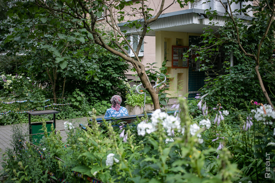 «Здесь будто находишься на природе, а не в городе». Как живется в панельках в Юго-Западе