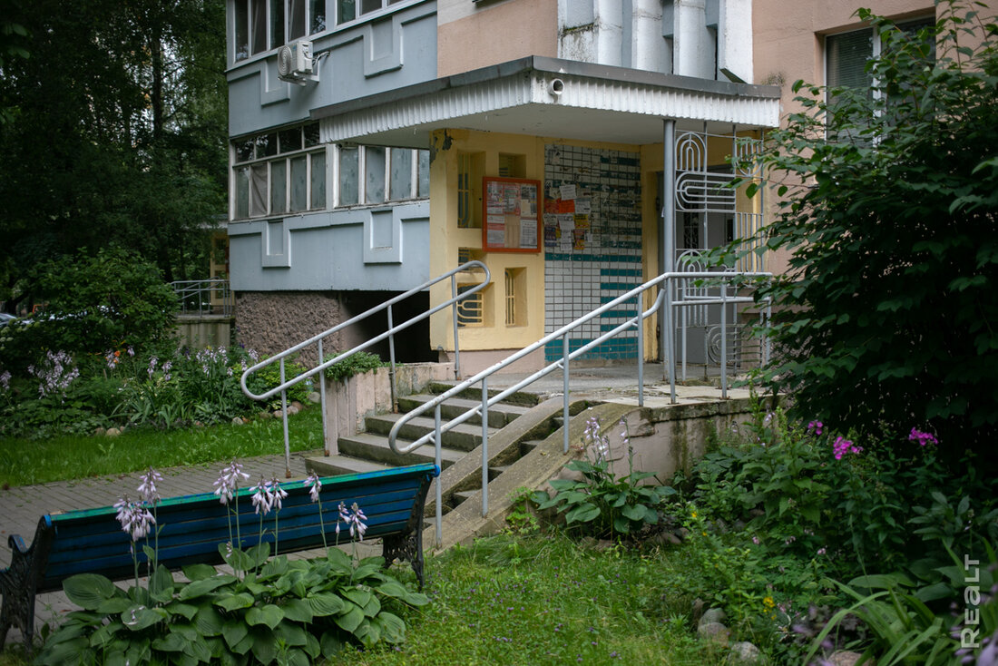 «Здесь будто находишься на природе, а не в городе». Как живется в панельках в Юго-Западе