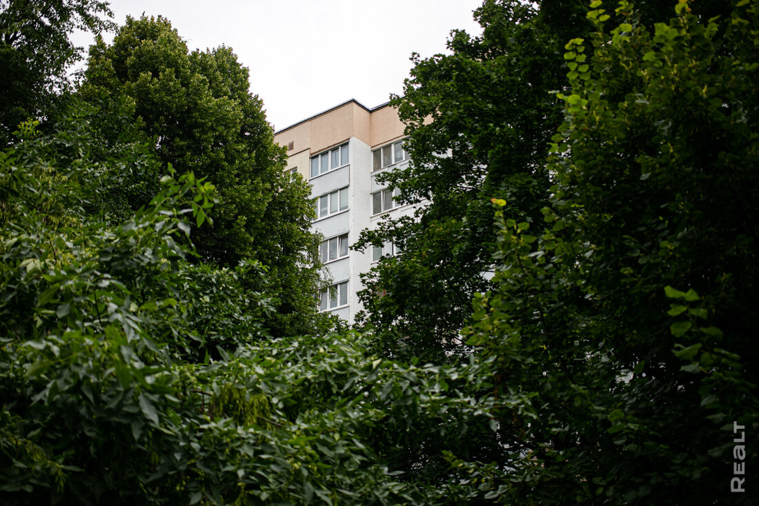 «Здесь будто находишься на природе, а не в городе». Как живется в панельках в Юго-Западе