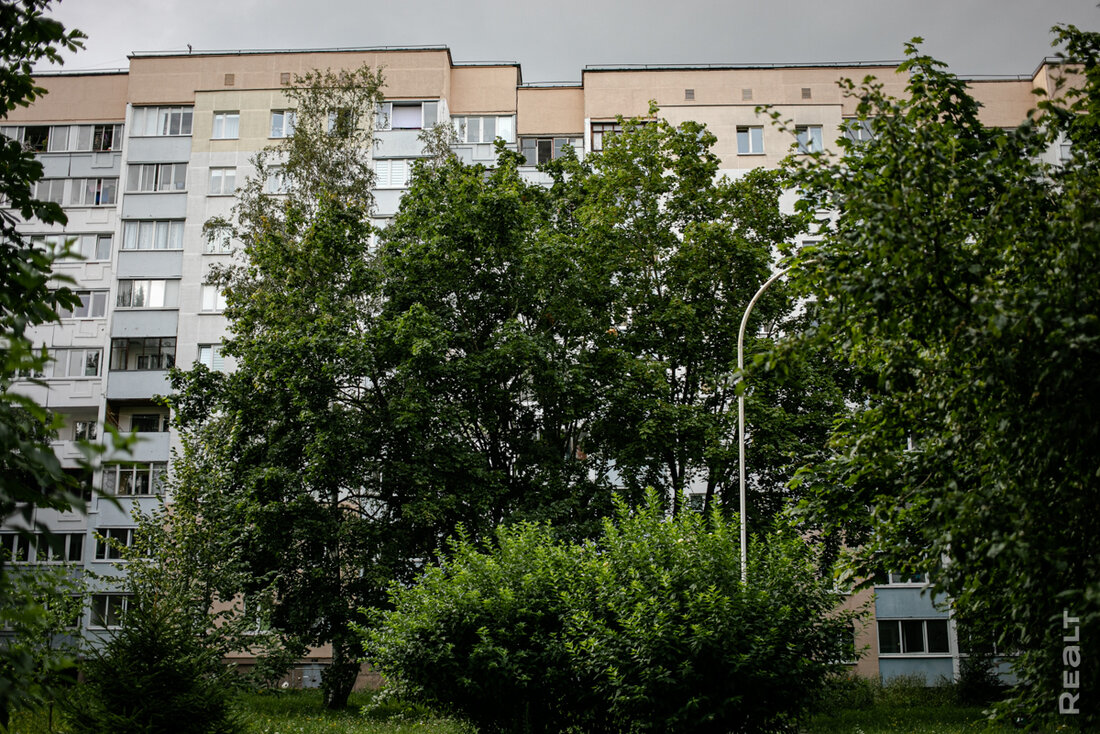 «Здесь будто находишься на природе, а не в городе». Как живется в панельках в Юго-Западе