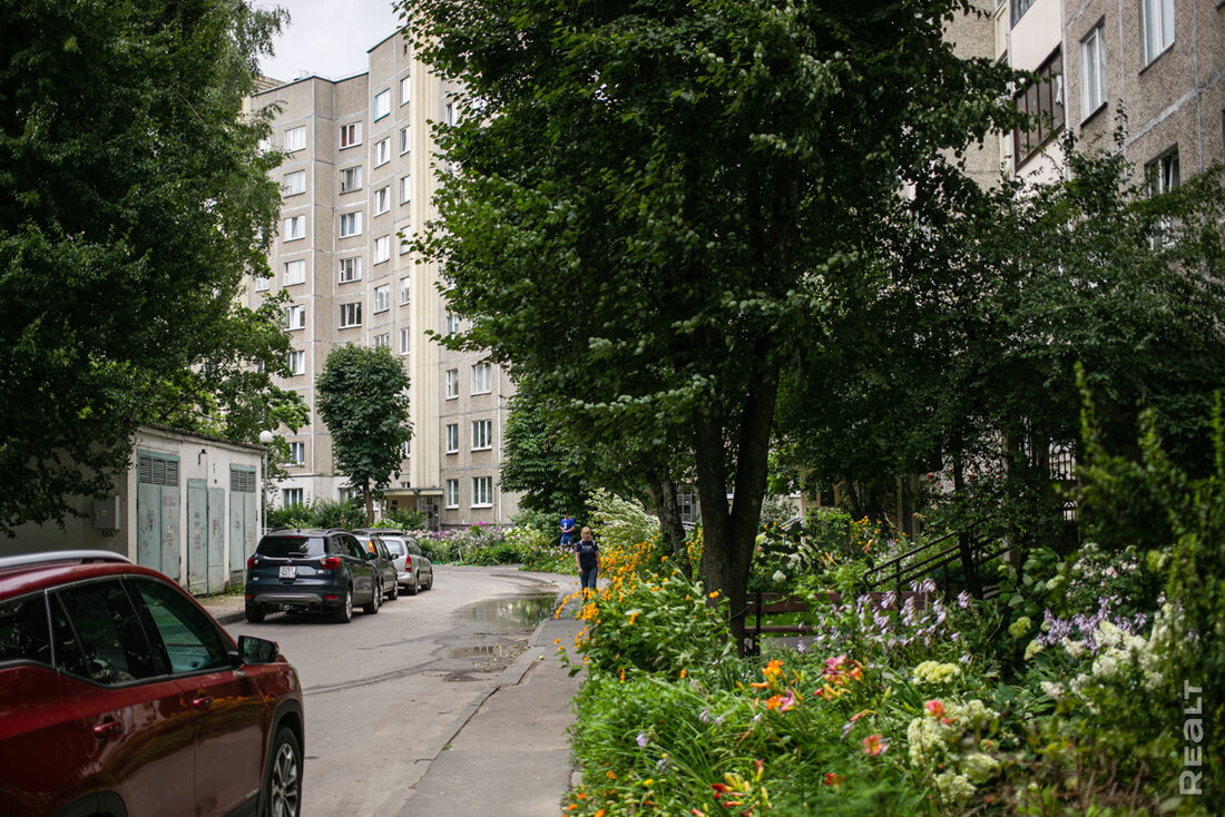 «Здесь будто находишься на природе, а не в городе». Как живется в панельках в Юго-Западе