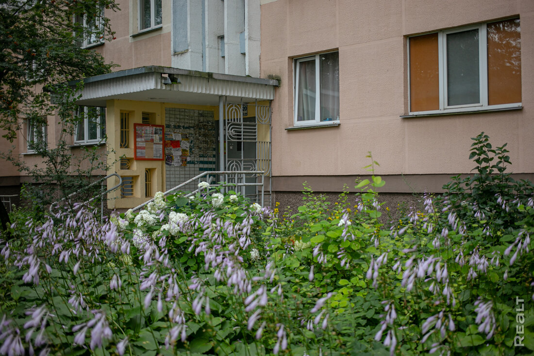 «Здесь будто находишься на природе, а не в городе». Как живется в панельках в Юго-Западе