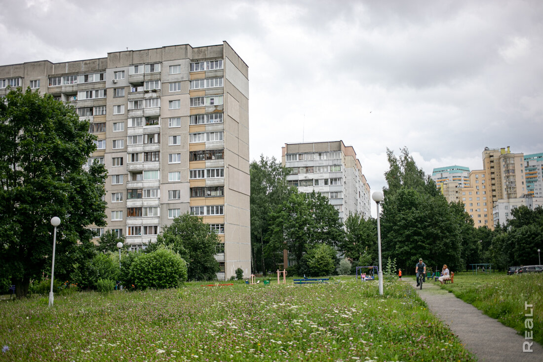 «Здесь будто находишься на природе, а не в городе». Как живется в панельках в Юго-Западе