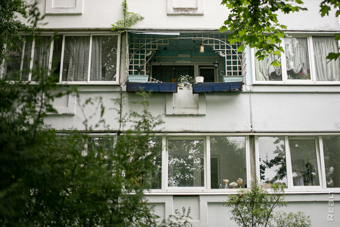 «Здесь будто находишься на природе, а не в городе». Как живется в панельках в Юго-Западе