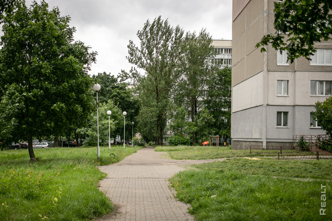 «Здесь будто находишься на природе, а не в городе». Как живется в панельках в Юго-Западе