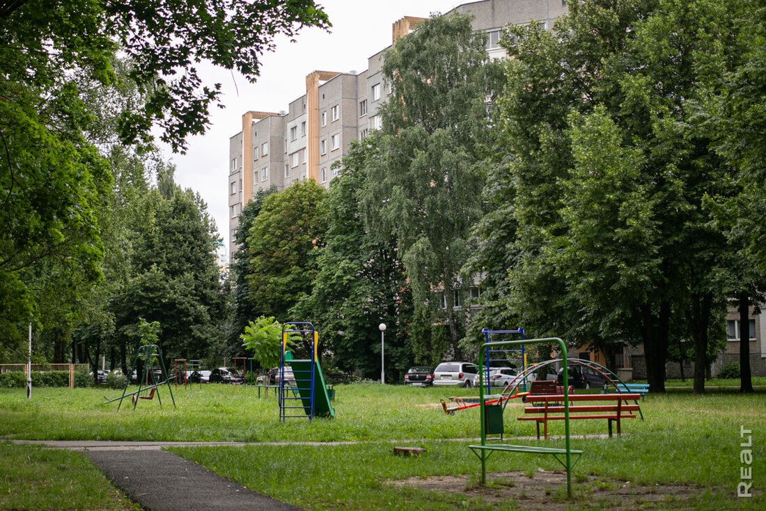 «Здесь будто находишься на природе, а не в городе». Как живется в панельках в Юго-Западе