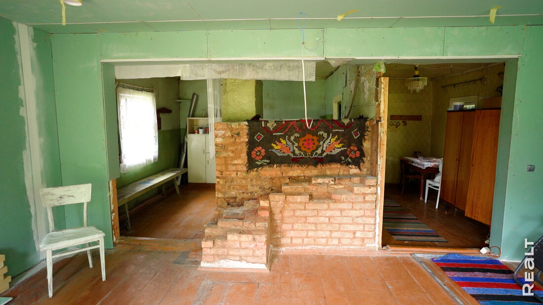«Этот красавчик достоин жить дальше». Как семья восстанавливает родовой дом пяти поколений