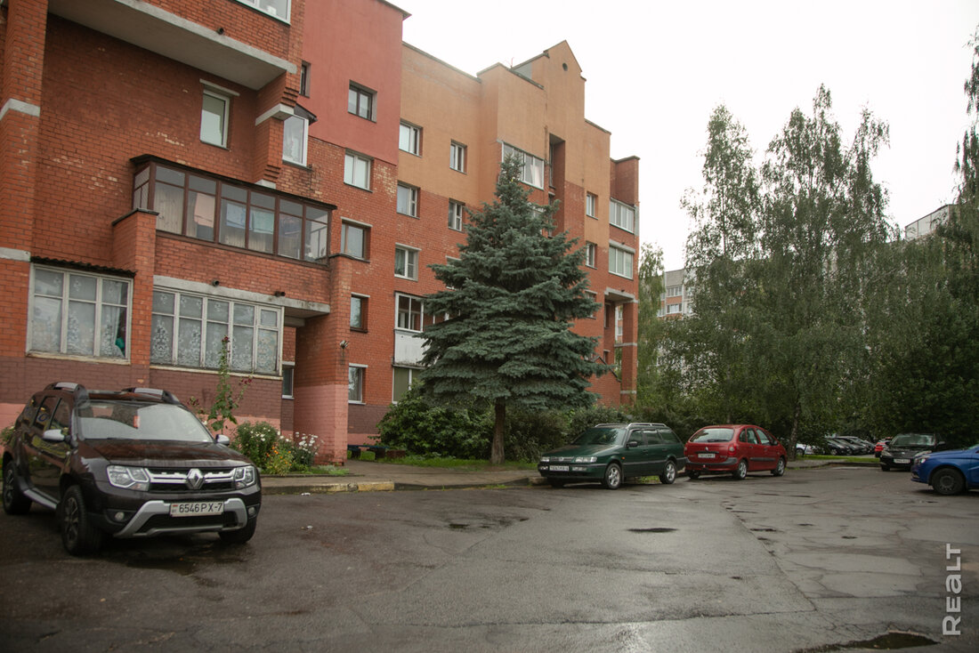 «Мы прикипели к этому месту». Как живется в первых микрорайонах независимой Беларуси в Минске