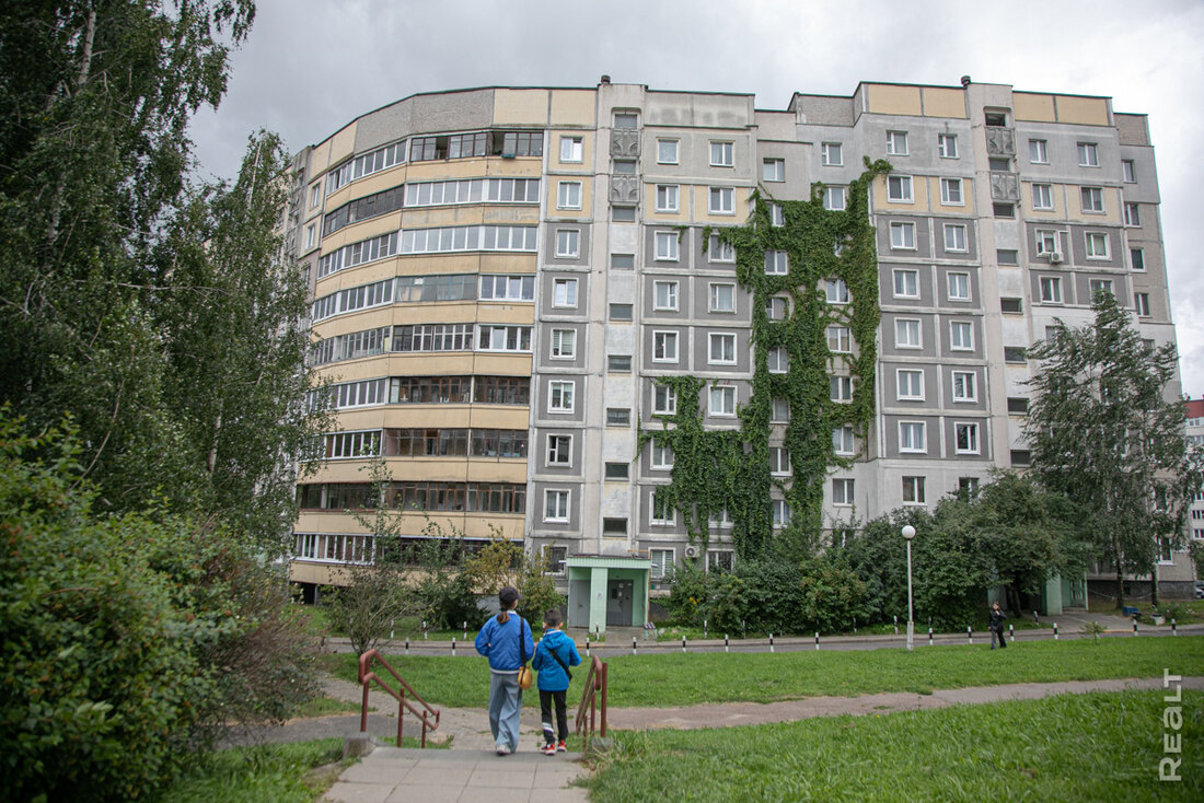 «Мы прикипели к этому месту». Как живется в первых микрорайонах независимой Беларуси в Минске