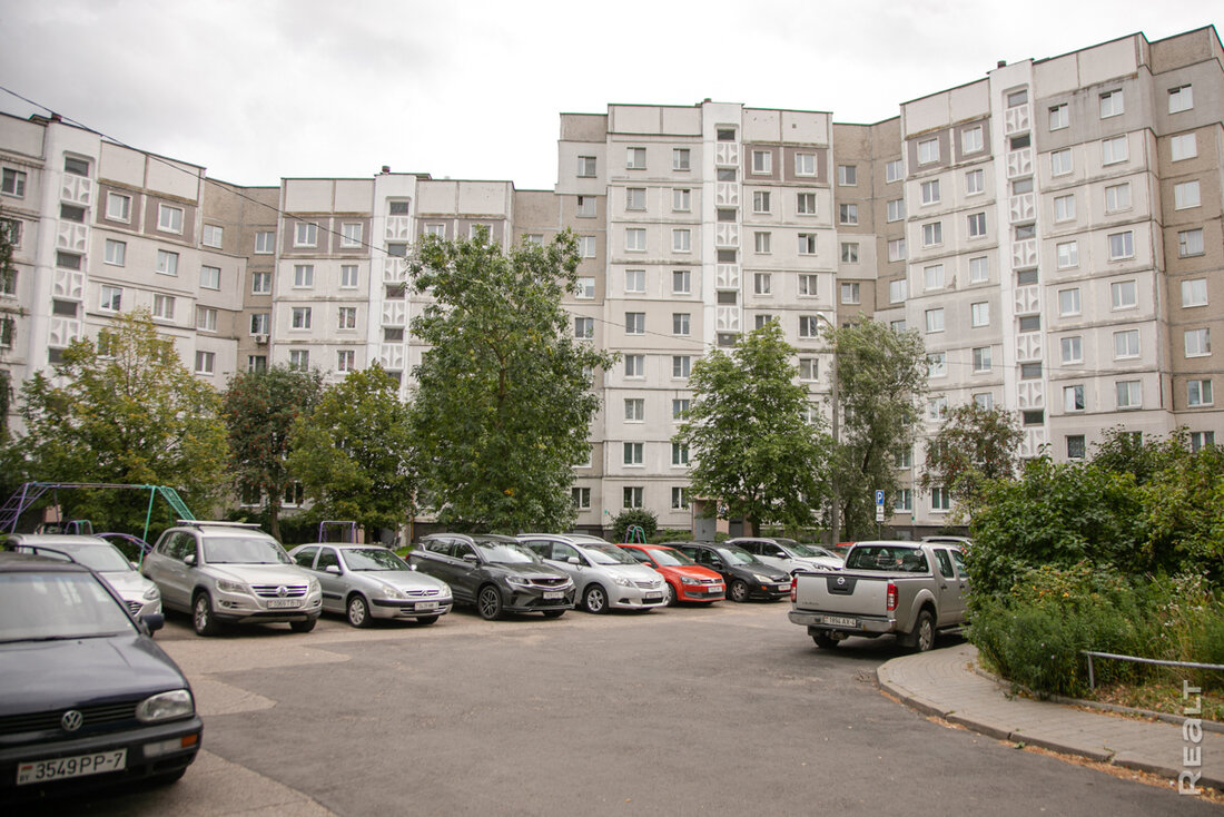 «Мы прикипели к этому месту». Как живется в первых микрорайонах независимой Беларуси в Минске