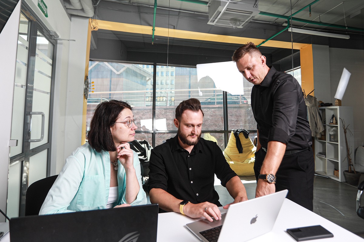 «Некоторые CRM пугают больше, чем хаос в работе». Как упростить процессы в сервисном бизнесе и не сойти с ума