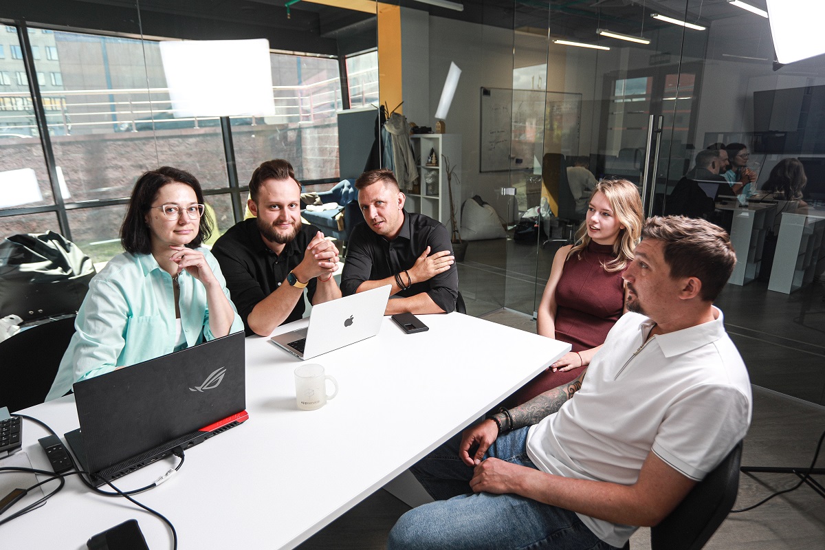 «Некоторые CRM пугают больше, чем хаос в работе». Как упростить процессы в сервисном бизнесе и не сойти с ума