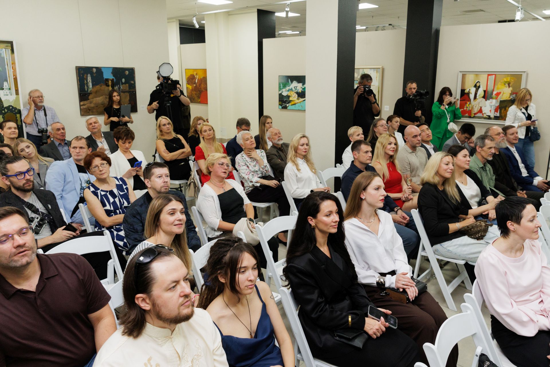 Связь эпох: Беларусь в кадре истории. МТС ко Дню города презентовал альбом известного белорусского фотографа с редкими архивными снимками