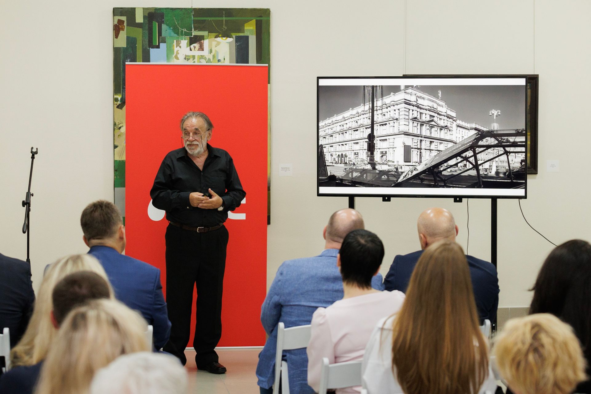 Связь эпох: Беларусь в кадре истории. МТС ко Дню города презентовал альбом известного белорусского фотографа с редкими архивными снимками