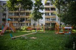 «Инфраструктура есть, а молодежи мало». Побывали в кварталах около Комаровки, где в будущем будет метро