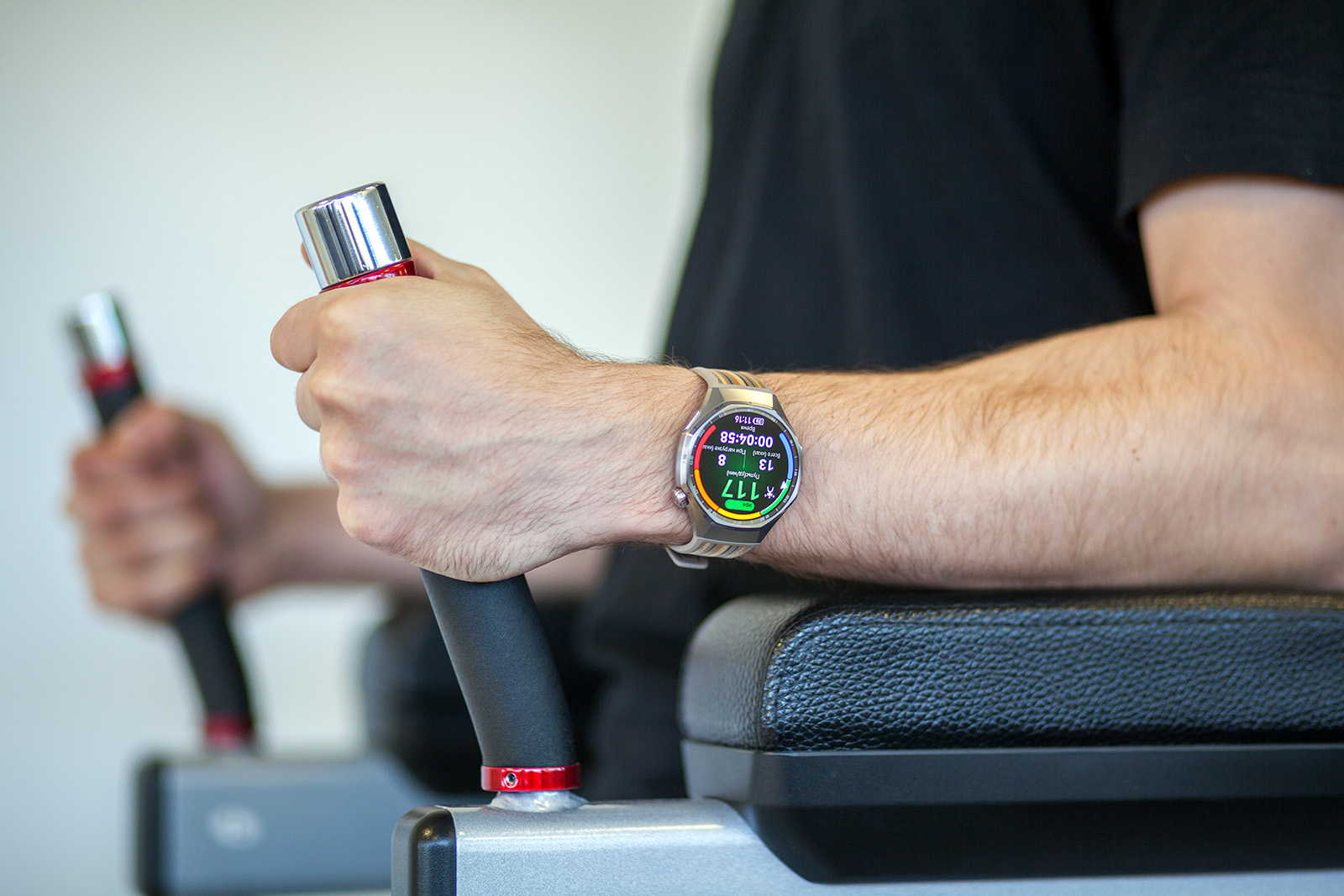 Обзор смарт-часов Huawei Watch GT 6 Pro: векторные карты для гольфа и автономность до 3 недель